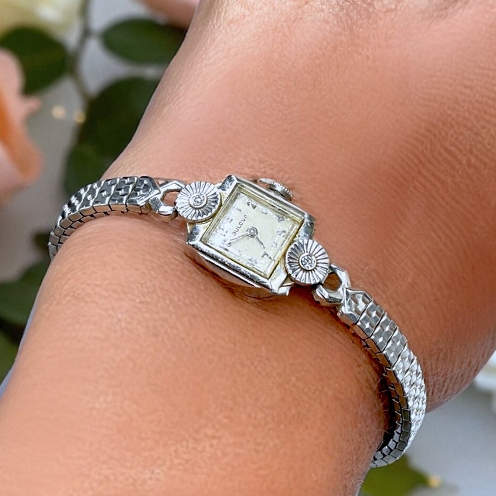 ❤️ WORKINGVintage Bulova Gold .25 CTW Genuine Diamond Watch - Picture 8 of 11